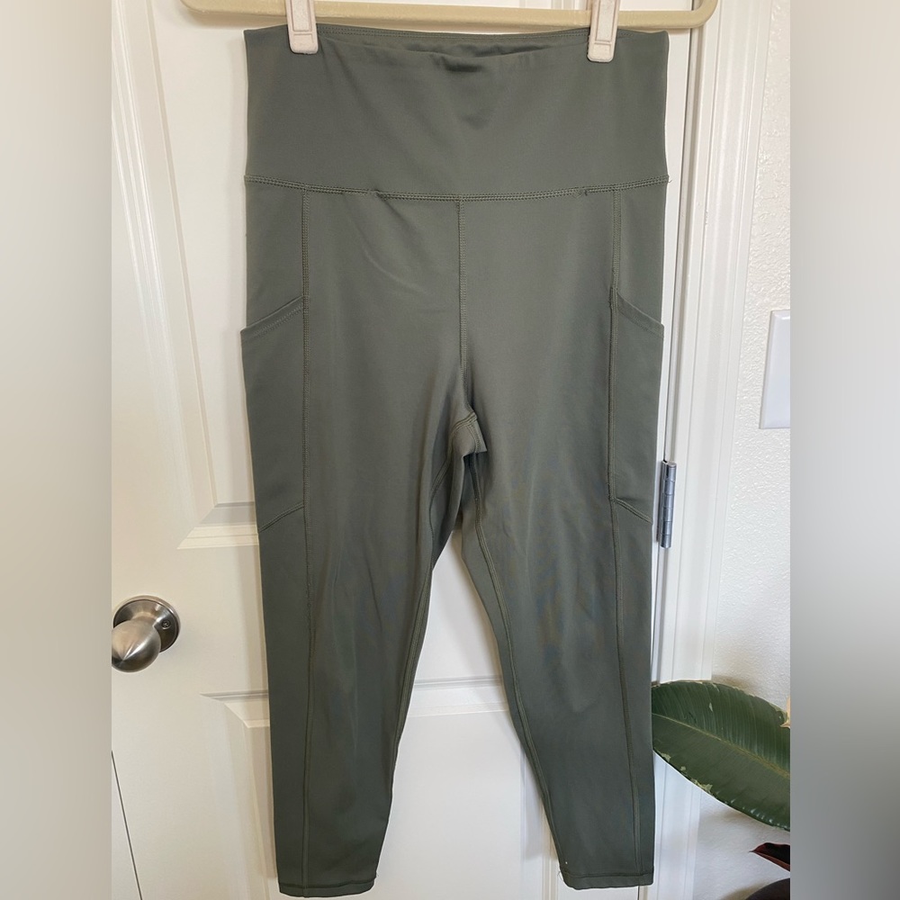 American Eagle The Everything Pocket Legging - olive green size L short